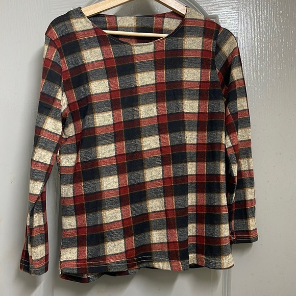 Tops - Checkered full sleeves warmer in size medium
